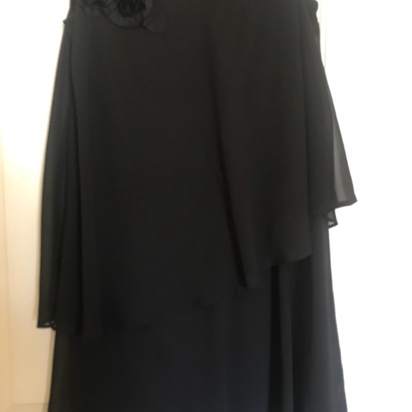 Fun flattering Black Dress👌 - Picture 2 of 4